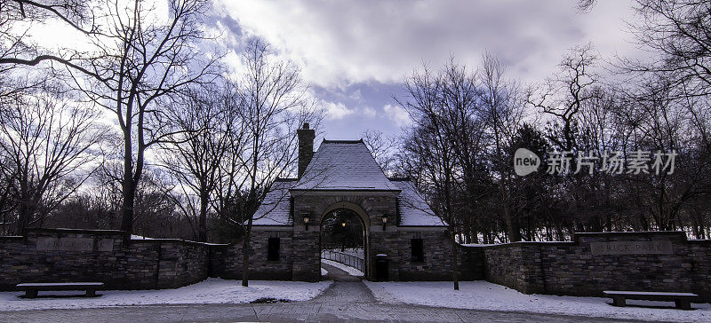 The gatehouse to Frick Park in Point Breeze neighborhood .弗里克公园的门房